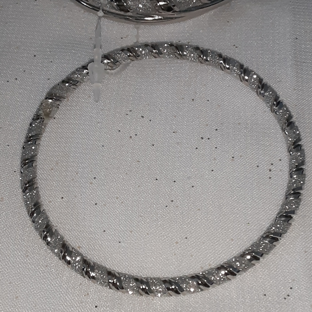 Bracelets - Picture 3 of 4